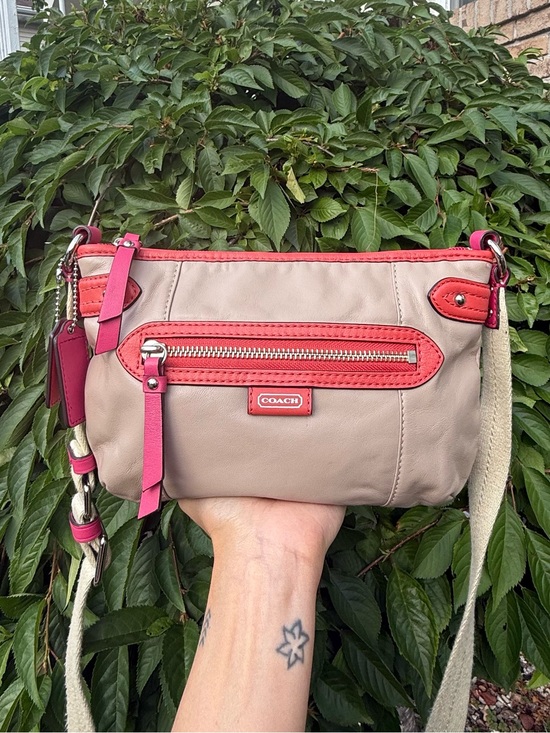 Coach Handbags - Vintage Coach Y2K Daisy Spectator Leather Crossbody Swingpack Tan Pink Orange